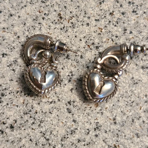 Key heart earrings, gold and silver tone - Picture 4 of 5
